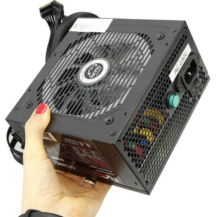 منبع تغذیه کامپیوتر تسکو مدل GP 1000 RGB 80 Plus White توان 650 وات — تصویر ۳